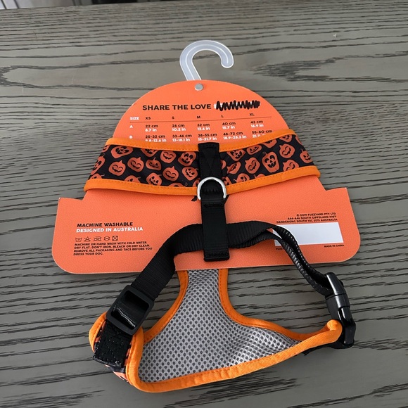 NWT Halloween dog harness - Picture 3 of 4